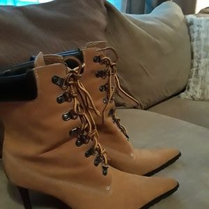 Women timberland like booties